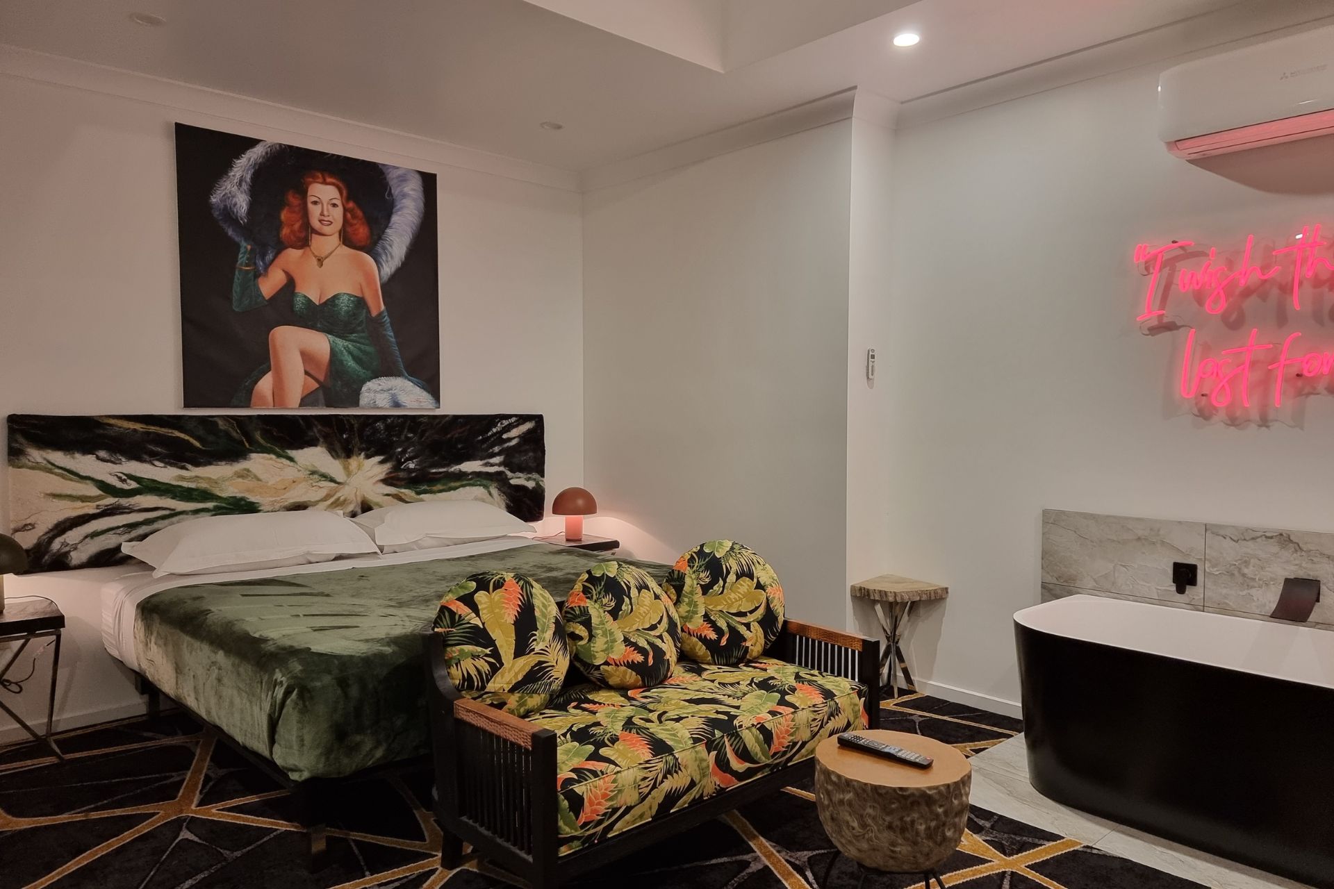 PRESS RELEASE: LUXURY BOUTIQUE ACCOMODATION HOTEL CIRCA 1928 FOR SALE