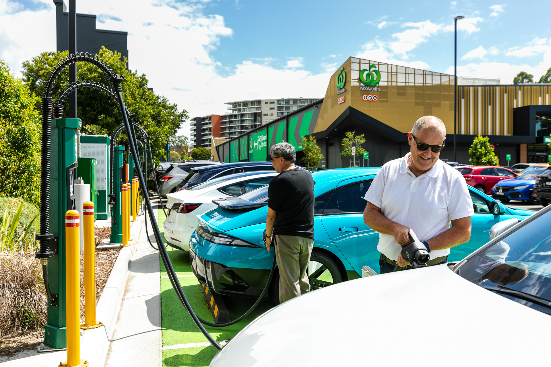 PRESS RELEASE: EV drivers can now collect Everyday Rewards points when charging at Woolworths Supermarkets.