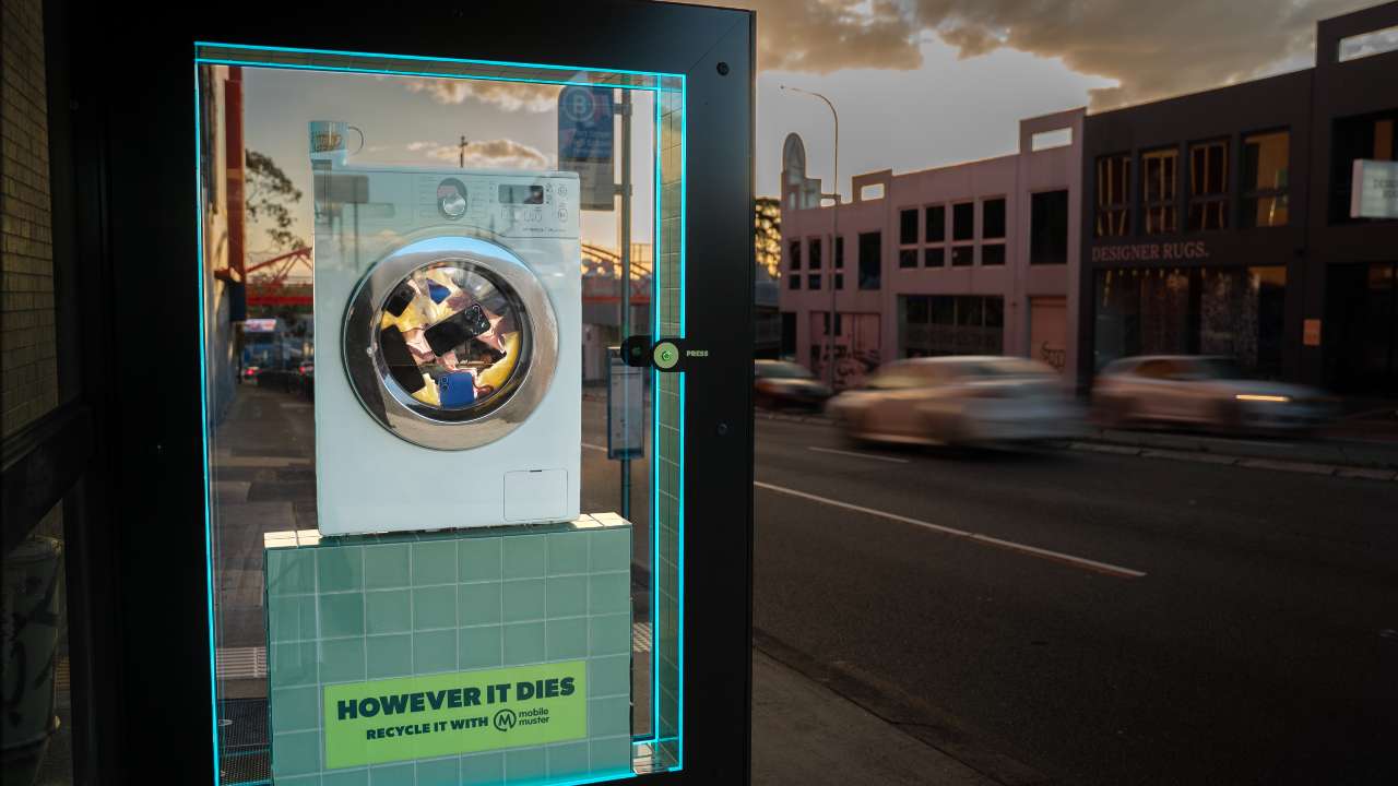 PRESS RELEASE: HOWEVER IT DIES – THERE’S STILL LIFE: MOBILEMUSTER TURNS ‘PHONE DEATHS’ INTO A SPRING CLEANING CHALLENGE
