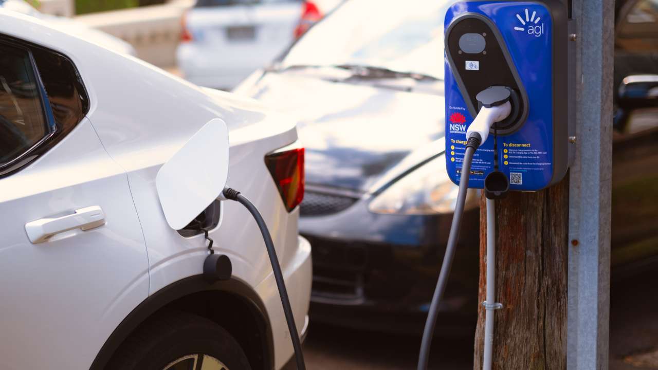 PRESS RELEASE: AGL kerbside chargers now available on Chargefox
