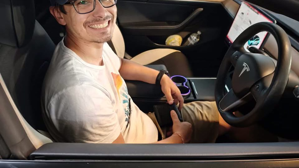 PRESS RELEASE: Tesla Uber Driver’s High-Mileage Model 3 Hits Over 417,000km – Battery Still Strong, Community Rallies Behind ‘Mr Sparkle’