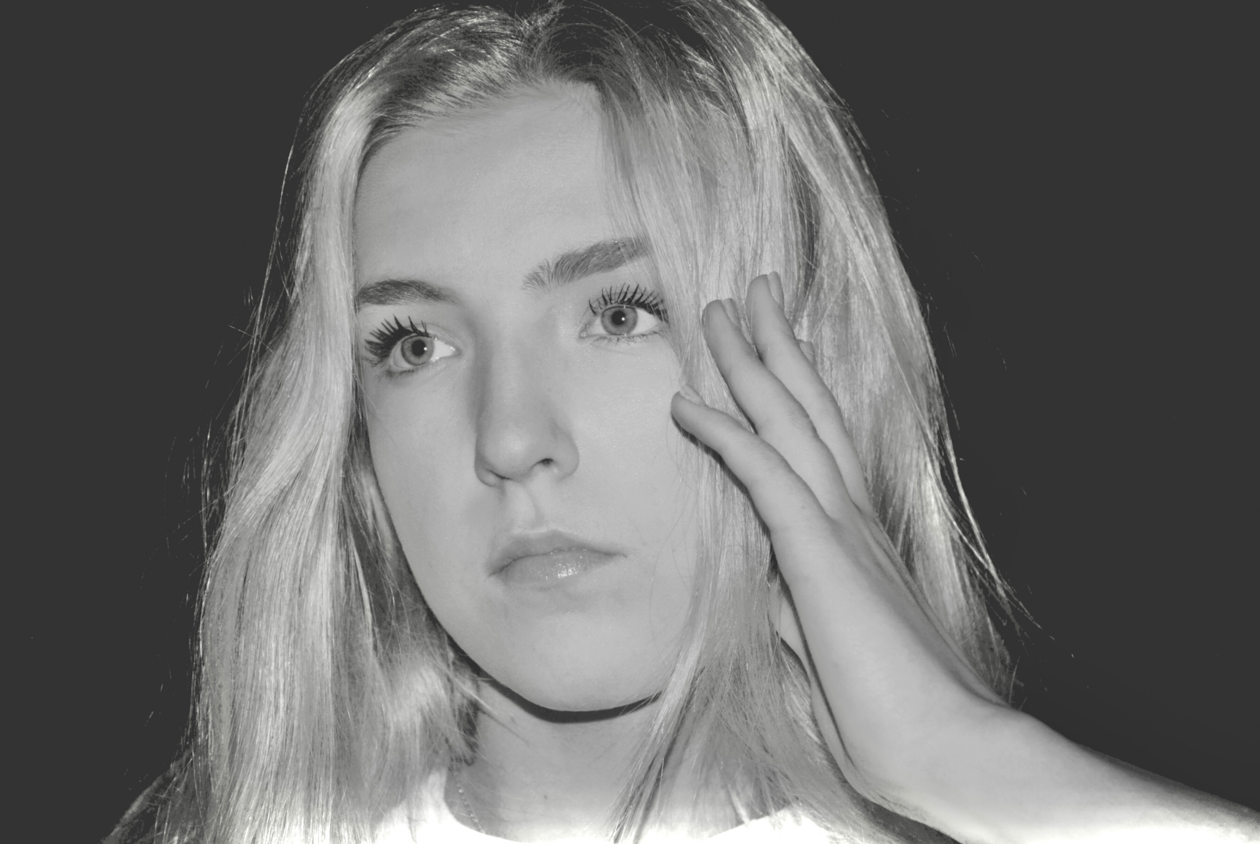 PRESS RELEASE: HATTIE OATES releases impassioned new single ‘WASTE MY TIME’