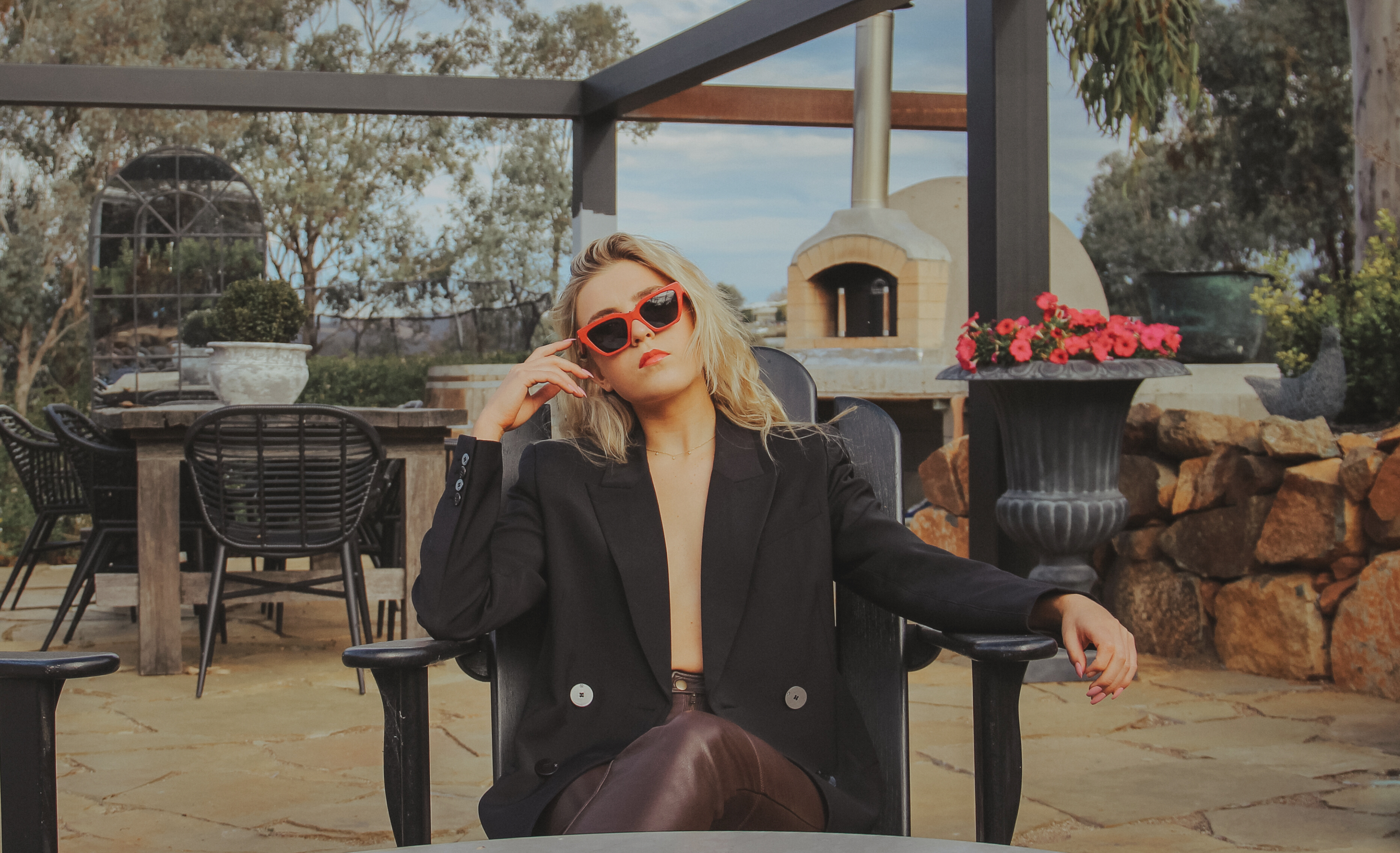 PRESS RELEASE: HATTIE OATES succumbs to the savage inside us all in new single, ‘RUNAWAY’