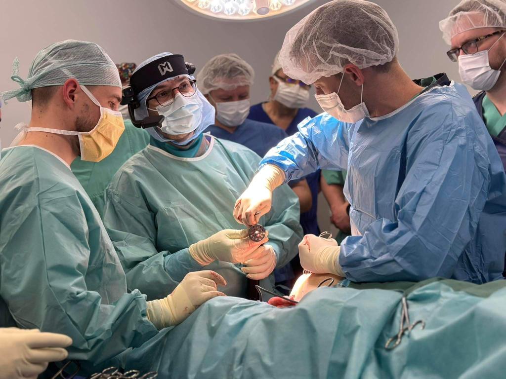 PRESS RELEASE: Australian Surgeon Munjed Al Muderis and team return to Ukraine