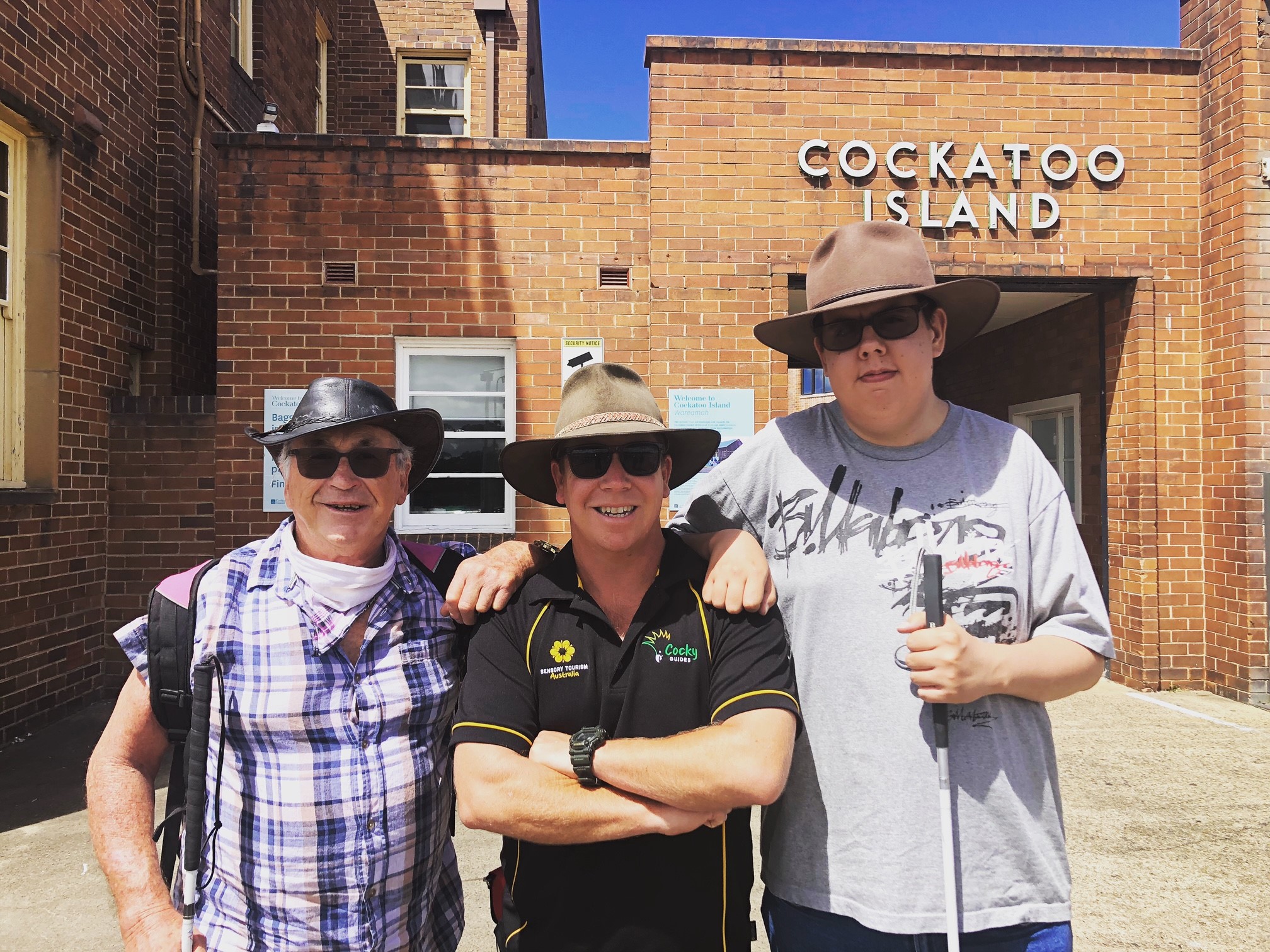 PRESS RELEASE: Tour Guides give back to Aussies!